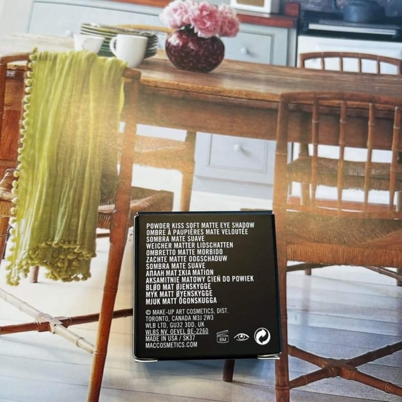 New MAC Makeup Eyeshadow - Picture 3 of 5